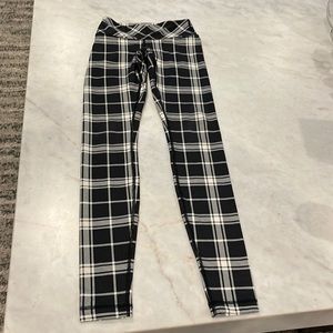 Lululemon Women’s Wonder Under Size 2 Black and White Plaid